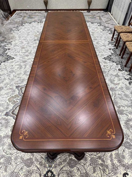 Срочно продается стол со стульями