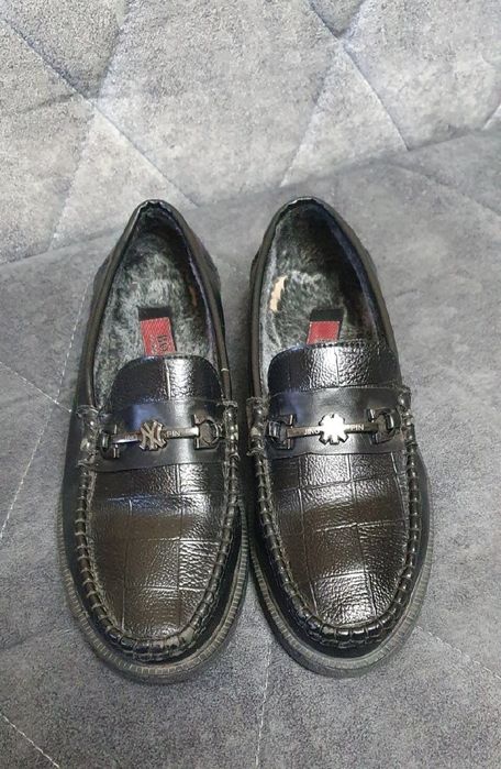 Продам Туфли с Мехом для  Мальчиков и мужчин Размер 40 .