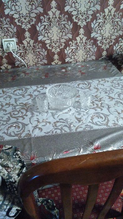 Продаётся хрусталь.
