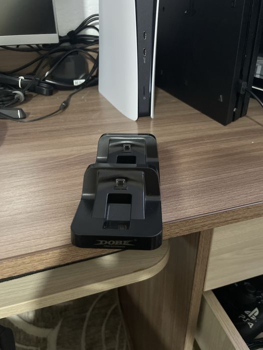 Продам PS4 PRO не прошитая официальная