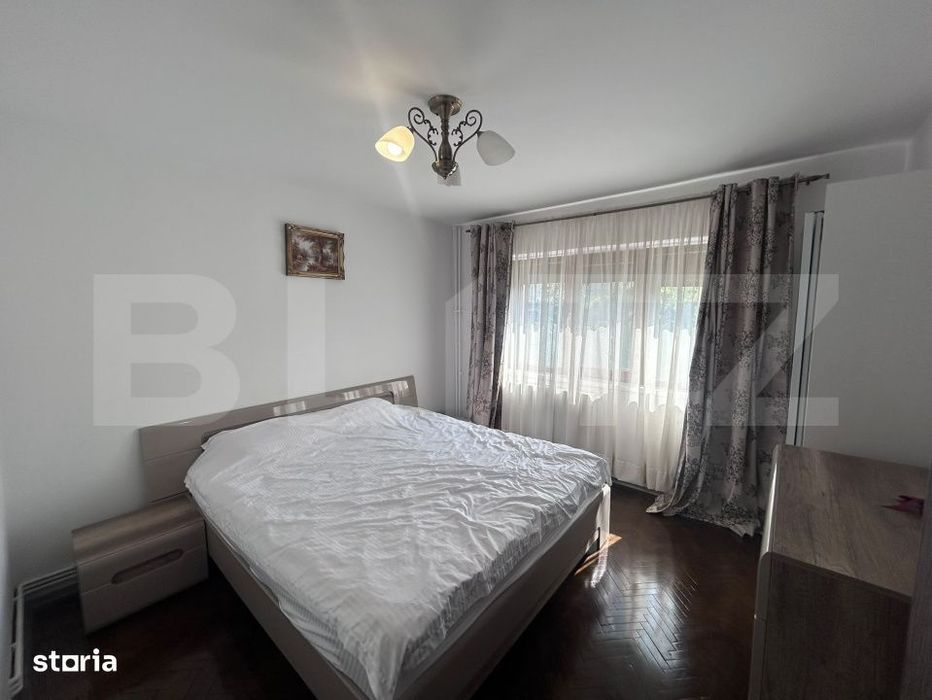 Apartament cu 3 camere, decomandat, centrala si AC, zona Helin Ciuperc