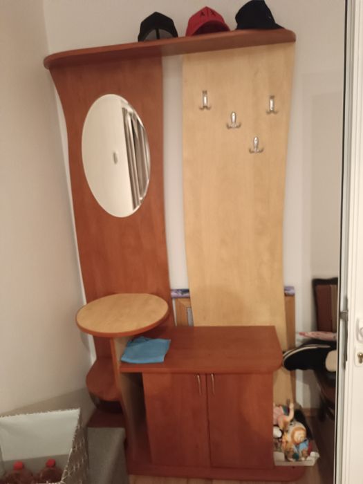 Vând diferite piese de mobilier