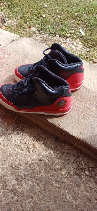 Adidași Jordan, far Mercedez Benz si capace  R15 Wolksvagen