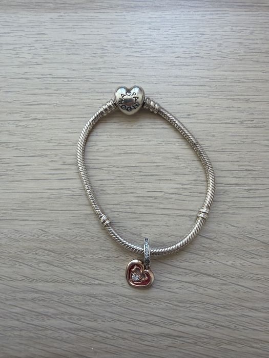 Продавам гривна Pandora