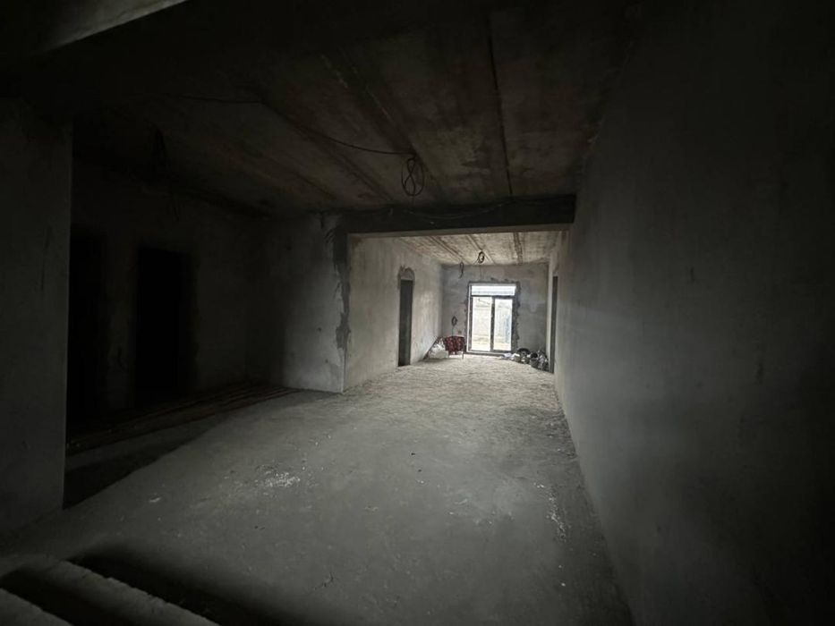 Зангиота туманида 8,5 сотик каропка уй сотилади. Нархи келишилади.