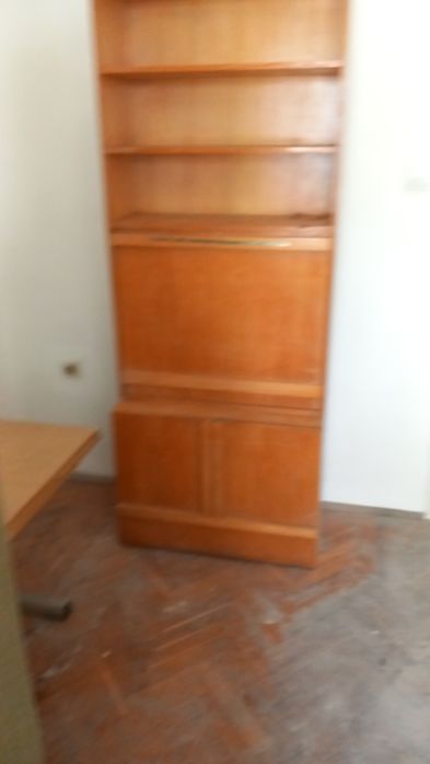 Продават се шкафове