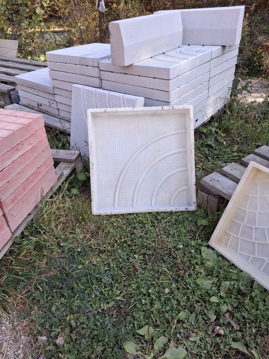 Продавам калъпи за бетонови изделия