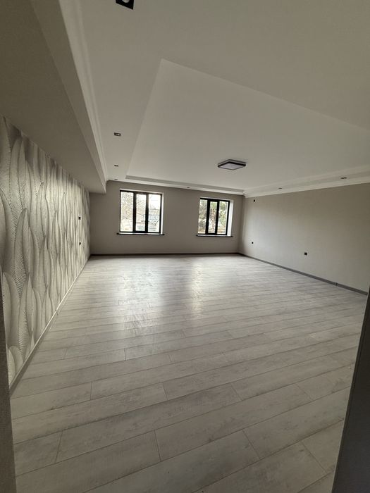 Арендна офис шоу рум дом на Ивлева 10у.е м2 новый дом