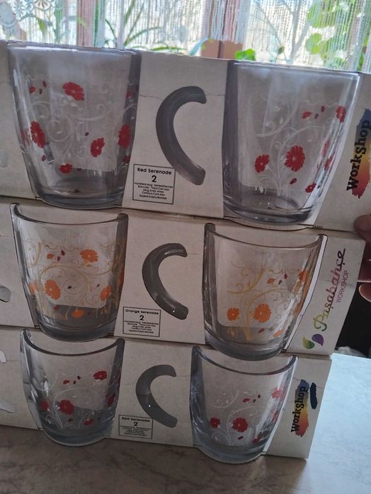 Две кружки стеклянные