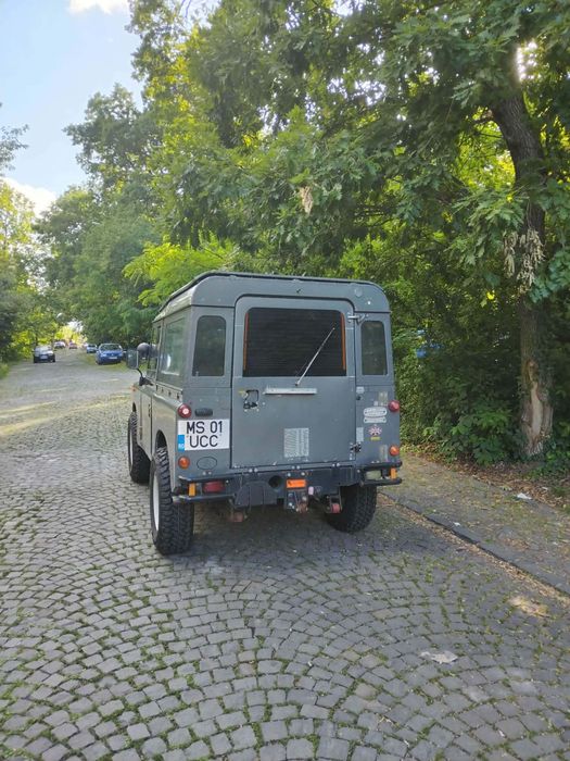 Land Rover (Defender)