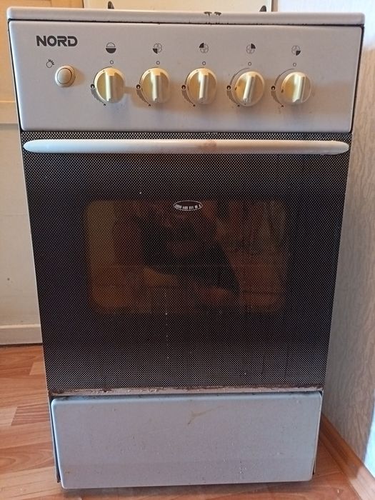 Продам газовую плиту