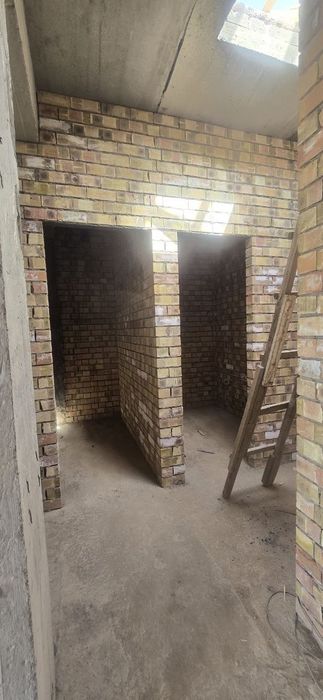 Сергели 4-бекат дом коробка 3-этажный 2-сотки 7-комнат.