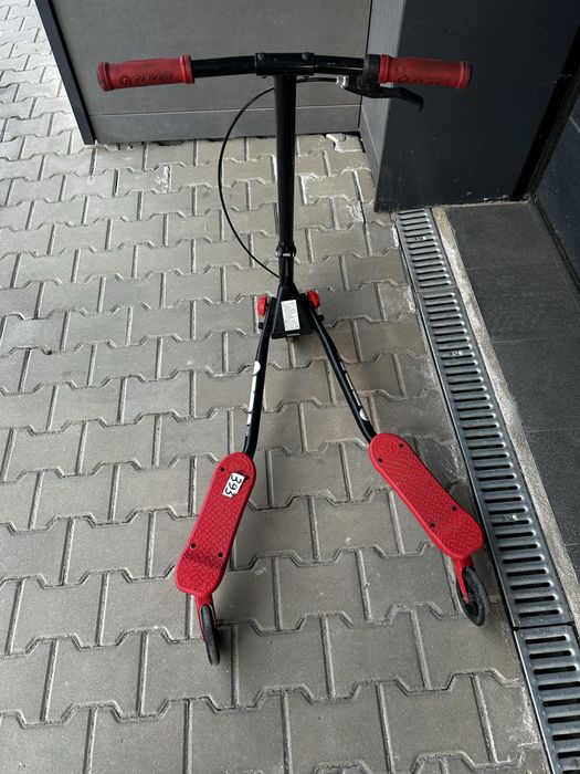 Триколесна тротинетка за дрифт