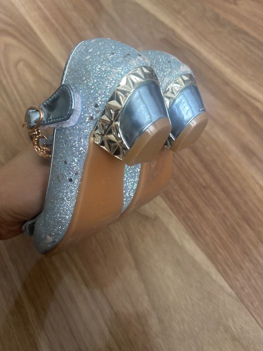 Эльза. Платье со шлейфом и туфли Эльзы