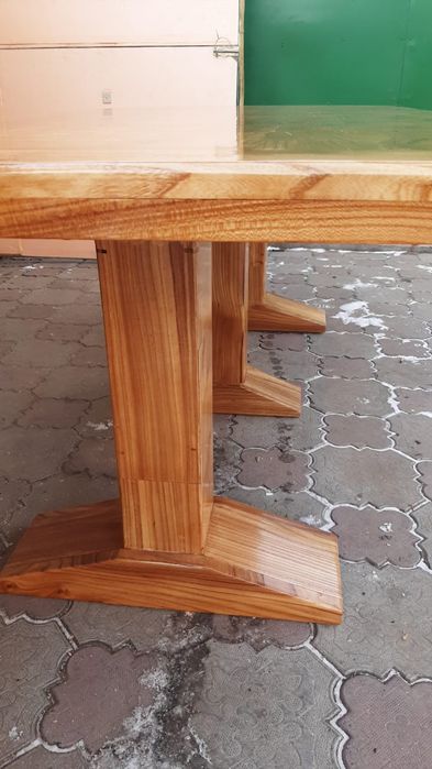 Продам обеденный стол