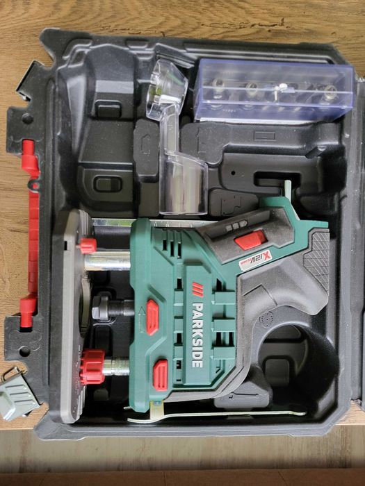 Акумулаторна ръчна фреза Parkside 12V