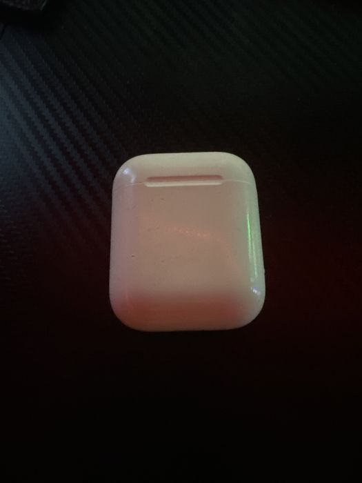 Продам первые эйрподс на запчасти