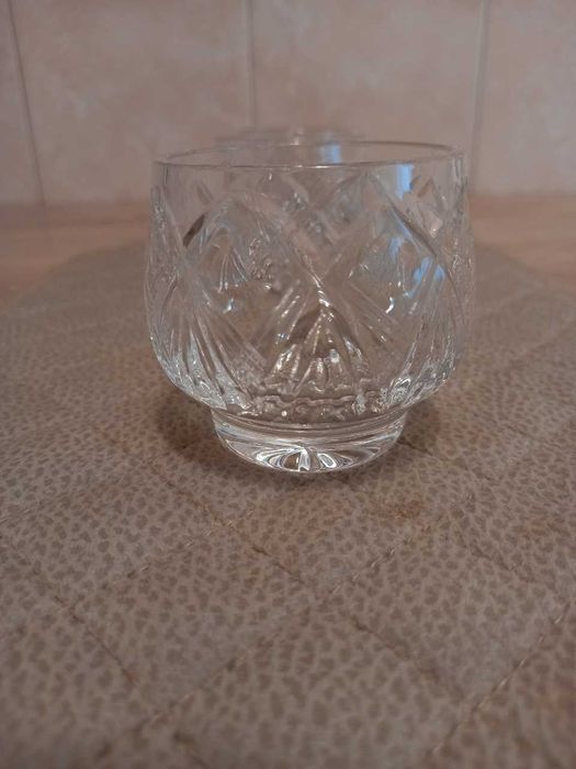 Хрустальные рюмки.