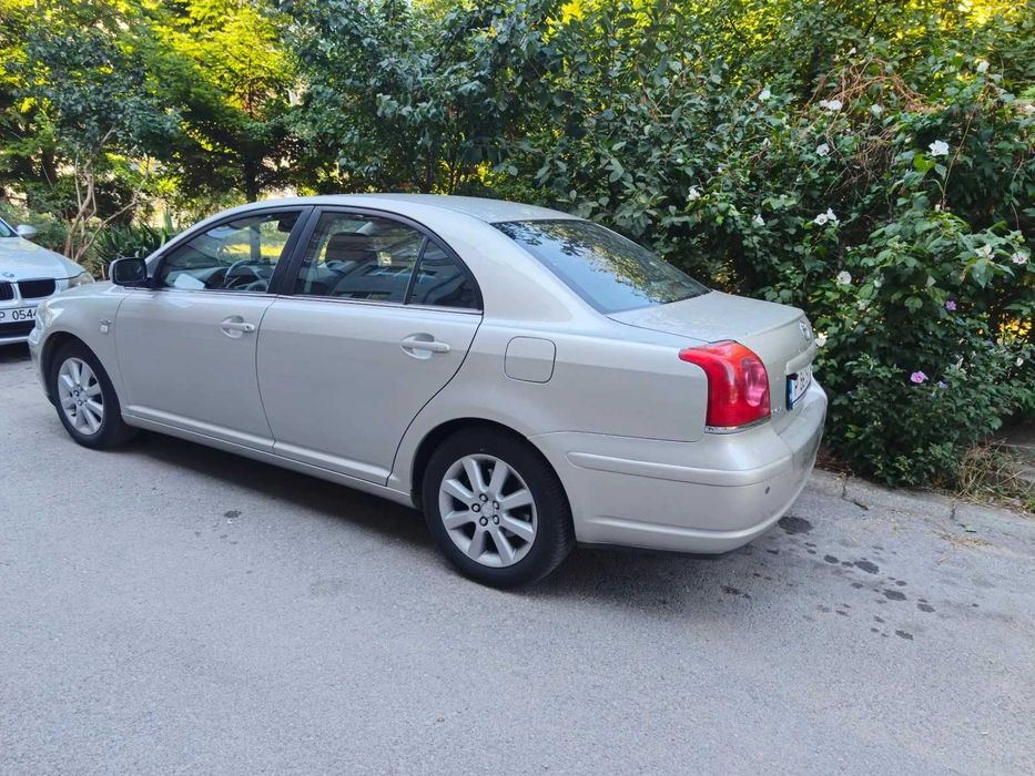 Toyota Avensis 2.0 D-4D 116 кс. СЕДАН / Нов съсъдинител / + Нови Зимни Гуми и 2 к-т Джанти!
