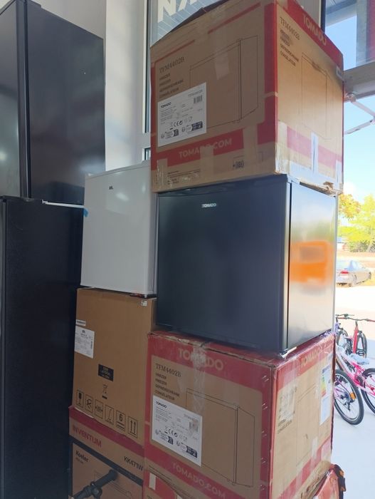 Нов!!! Мини фризер TOMADO- 31 литра  Черен