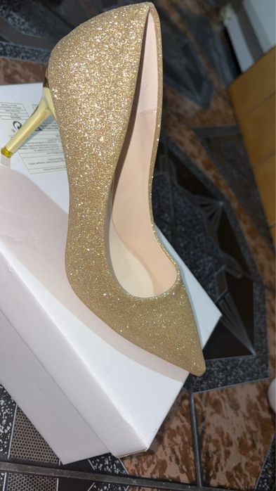Pantofi stiletto noi în cutie