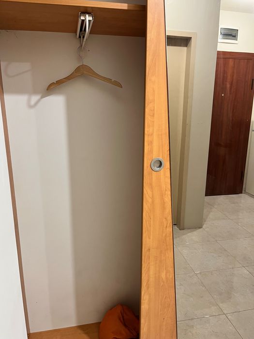 Гардероб с огледало