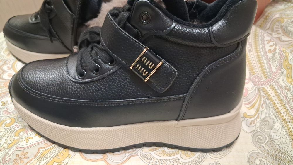 Полусапожки новые. 35 размер