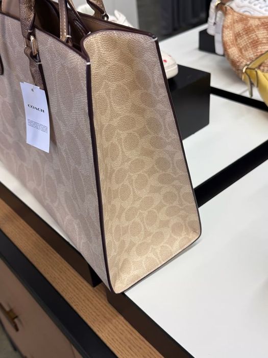 Чанта COACH Maggie Tote Bag In Blocked Signature Canvas Gold/Sand/Tan