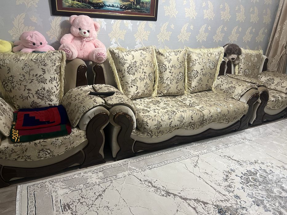 Продаю диван среднего качества