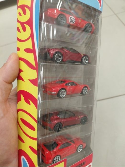 Ferrari set masini Hotwheels nou