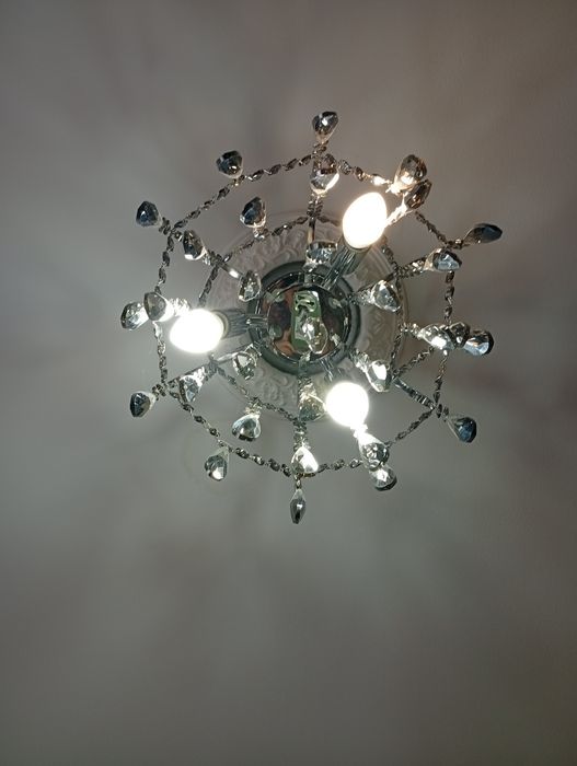 Продам люстру новую