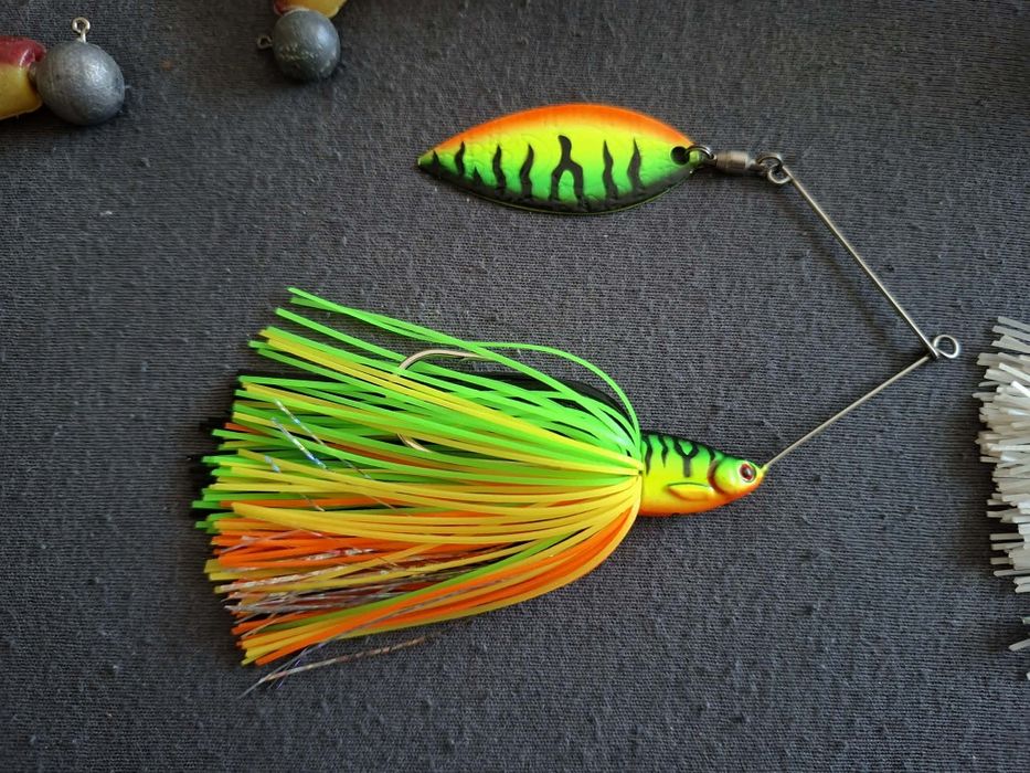 Vand naluci,spinnerbait,broasca,lingurita etc ca nou