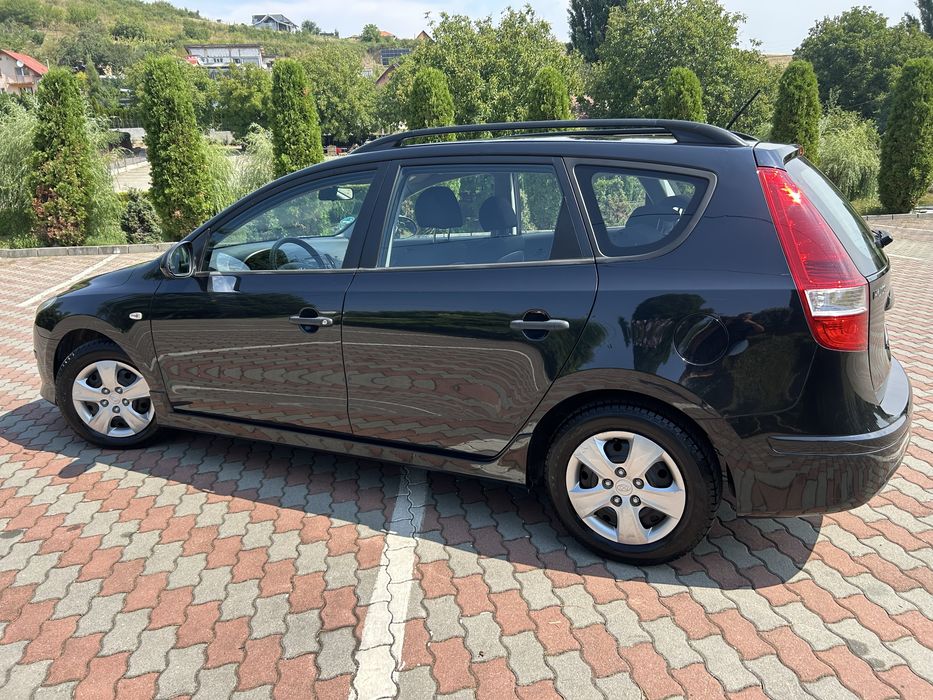 -Hyundai i30 facelift-break-2011-1.4benzina-109cai-euro5-adusa din germania-