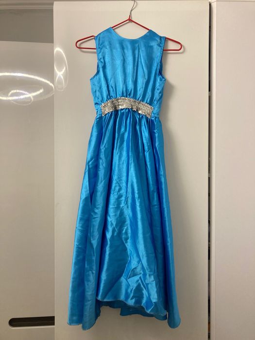 Платья для девочек и костюм для мальчиков