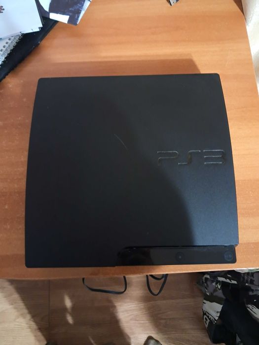 Playstation 3,6 jocuri de ps3,joystick de ps3 cu incarcator,cablu HDMI si inca un cablu