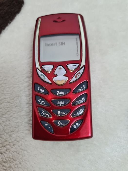 Vînd telefoane cu butoane, Nokia.