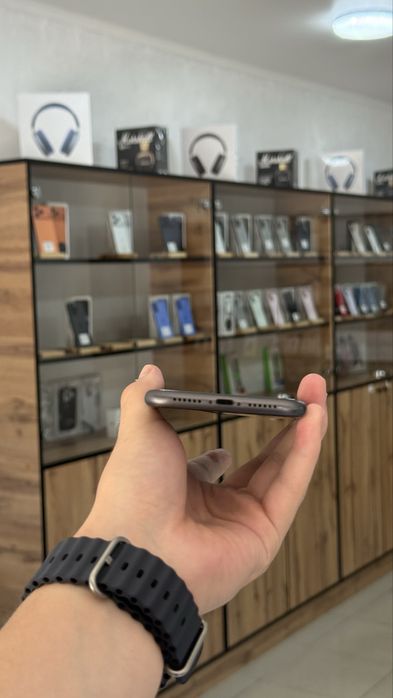iPhone 11   64GB