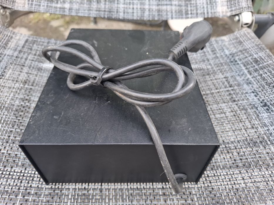 Vând 220v la 110v convertor