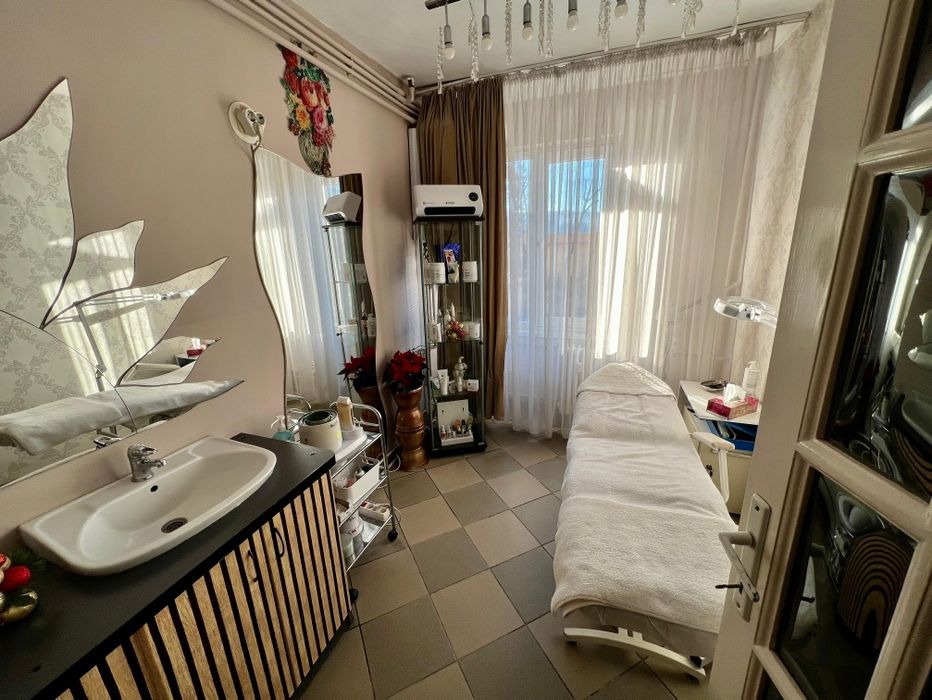 Posturi de inchiriat la Salonul de înfrumusețare Belle-Amie,închiriază