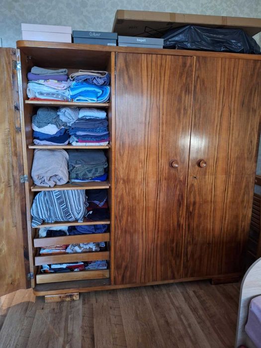 Ретро гардероб от орех и шкаф