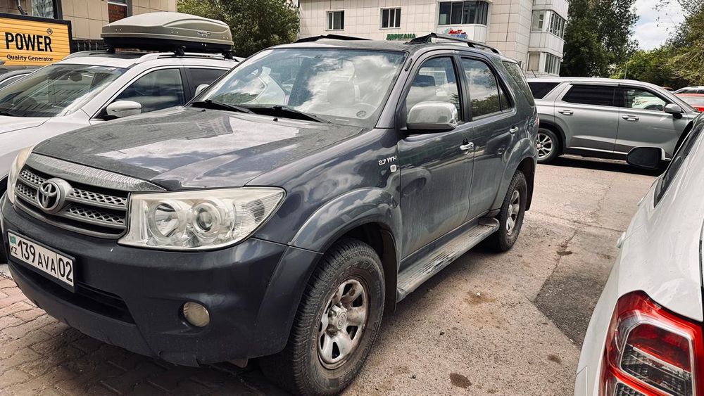 Тойота фортунер 2010