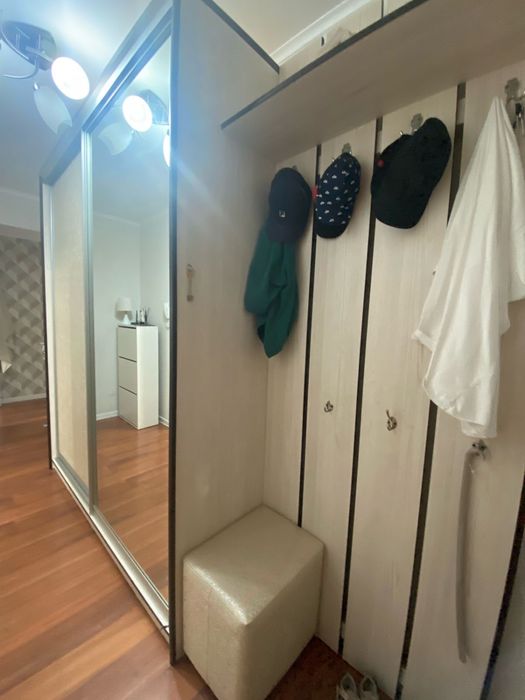 Продам шкаф купе с вешалкой