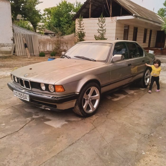 bmw м7 е32  сотилади келишамиз