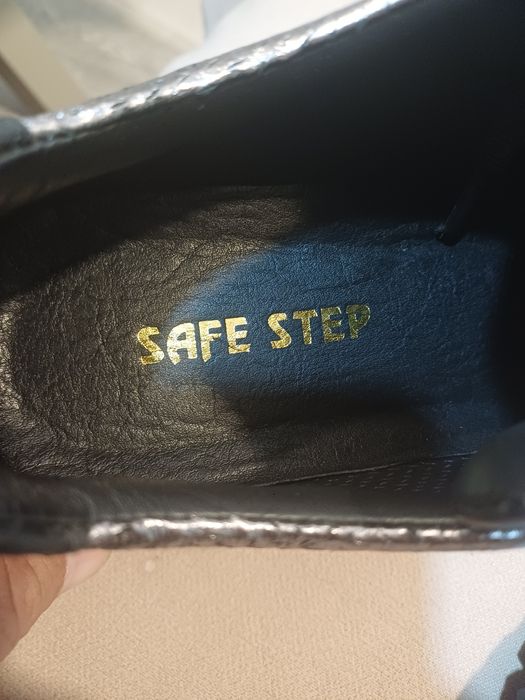 Женские кроссовки