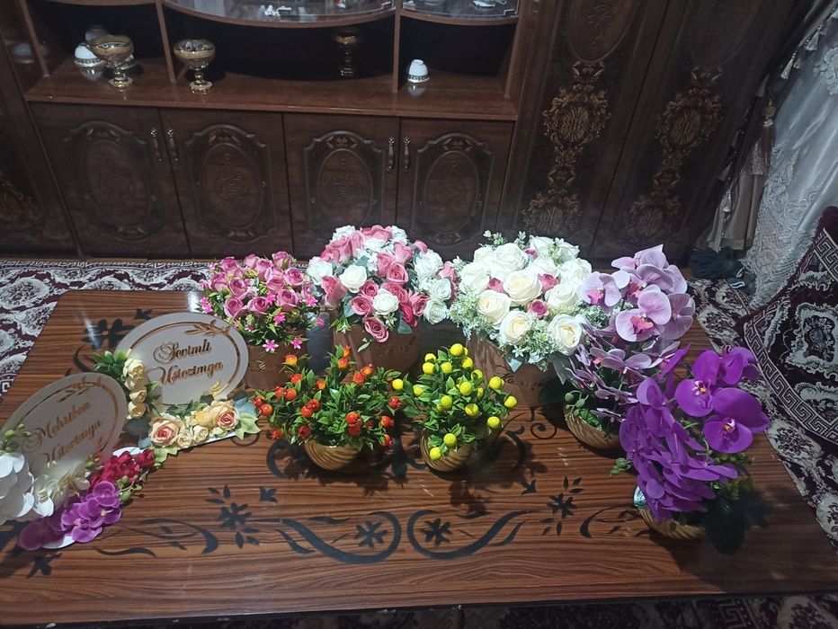 Dekorativ gullar narxlari  katta kichikligiga qarab chiqadi