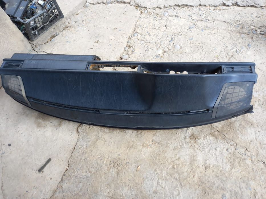 Панель на w124 мерседес.