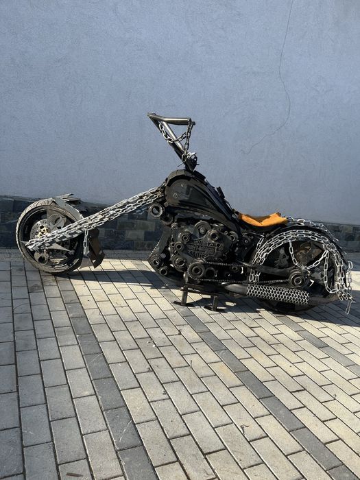 Sculptura motocicleta 2,7 m lungime. Otel tabla debitat “Ghost Rider”