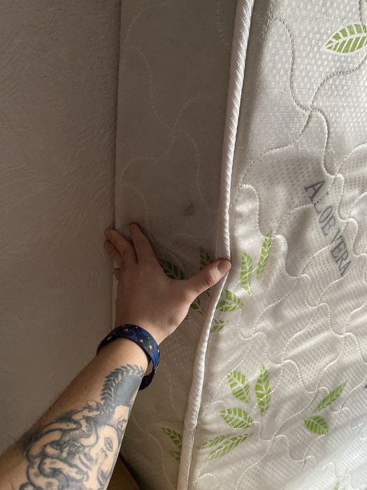 Кровать с матрасом