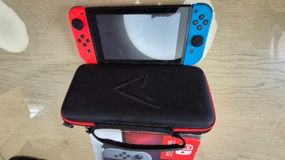 Нинтендо SWITCH.