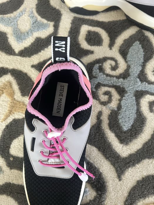 Adidasi steve madden